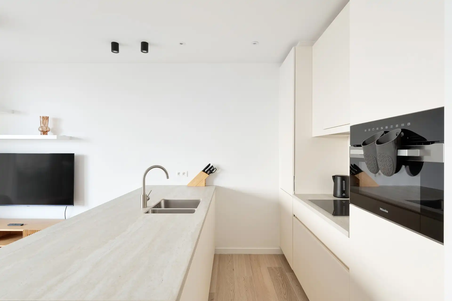 Gemeubeld: nieuwbouw appartement met zijdelings zeezicht! foto 5