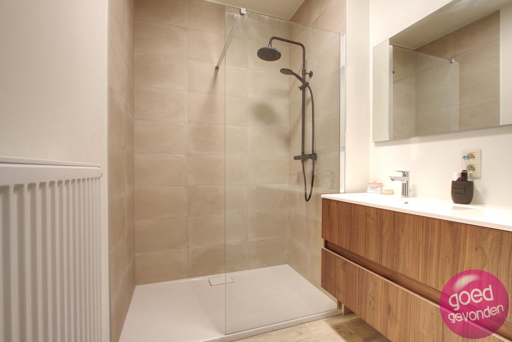 App 2 slk - lift - balkon - volledig vernieuwd - centraal foto 15