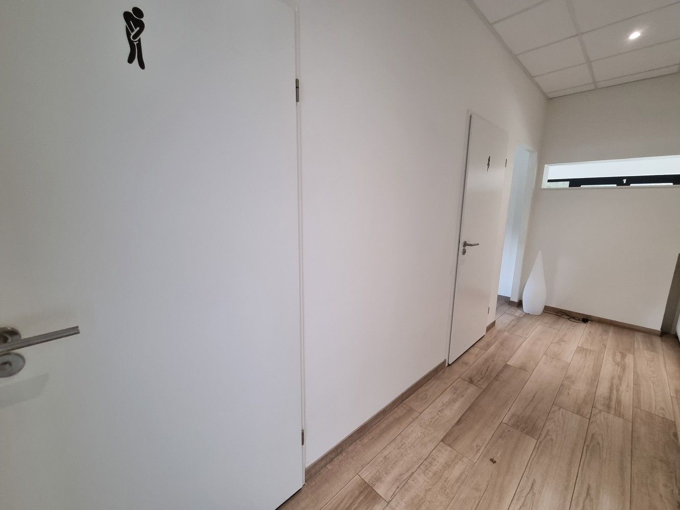 Uitstekend gelegen industrieel gebouw/magazijn met kantoorruimte (400m²) foto 26