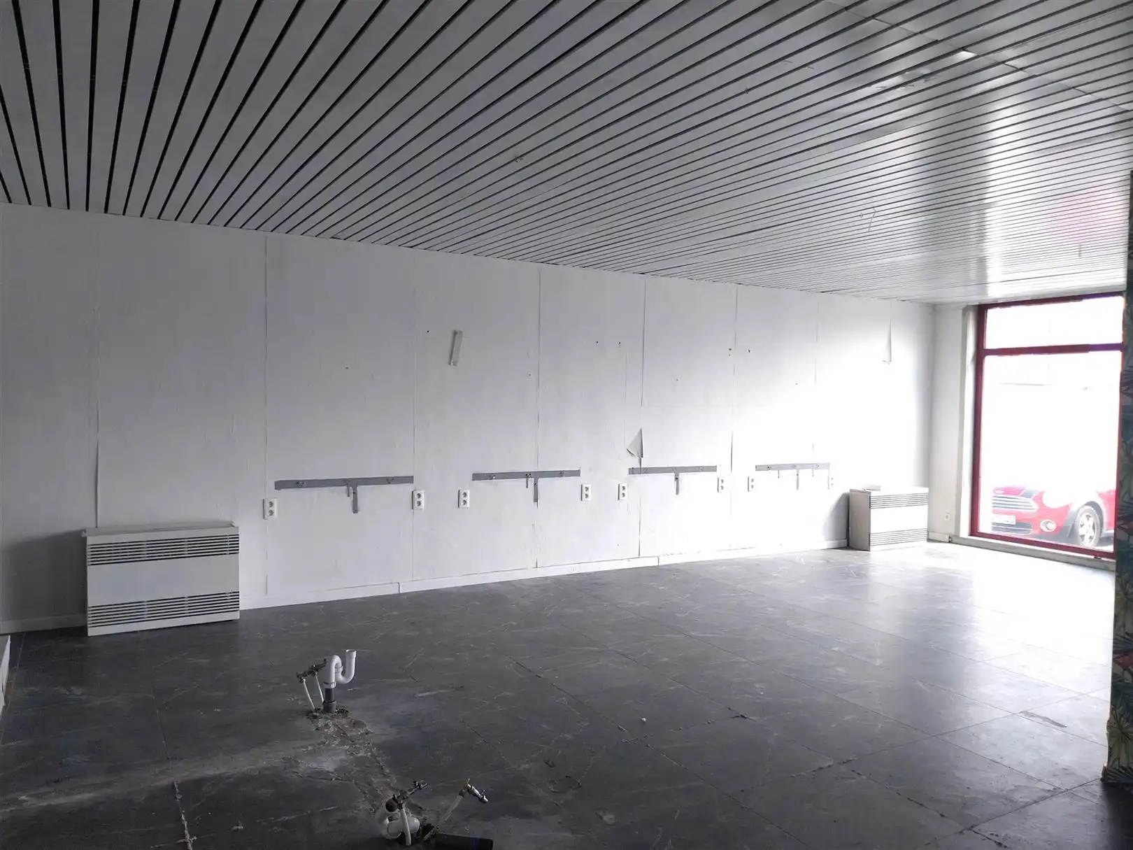 TE HUUR: Handelspand/kantoorruimte gelegen te Beringen! foto 5