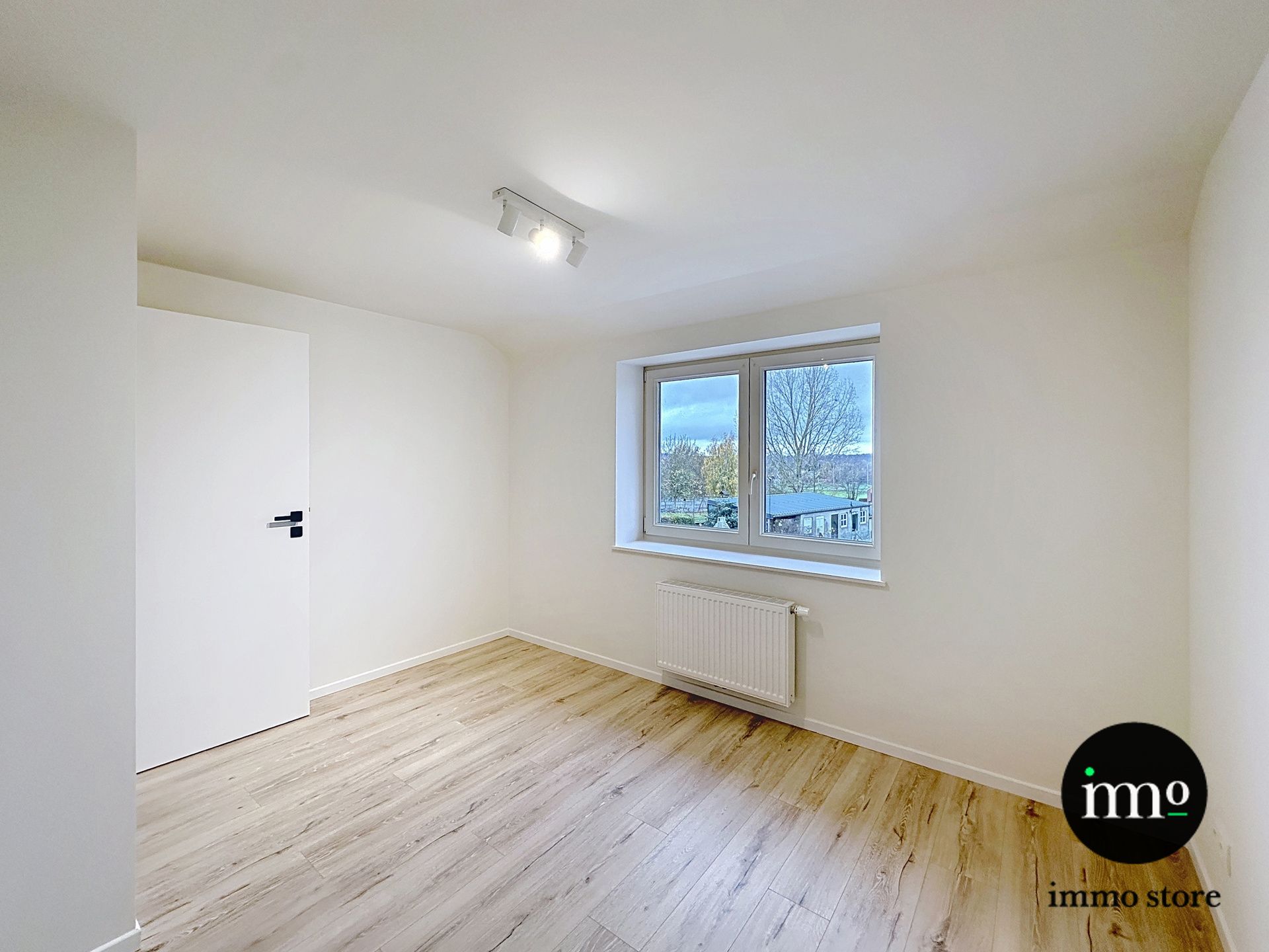 Volledig gerenoveerde gezinswoning met 3 slaapkamers, garage en nieuw aan te leggen tuin in hartje Sint-Ulriks-Kapelle foto 14