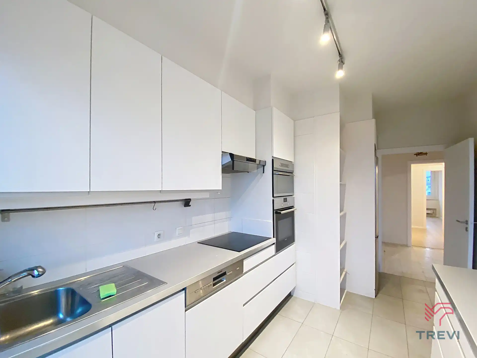 Appartement met 2 slaapkamers in een rustige wijk van Ukkel! foto 3