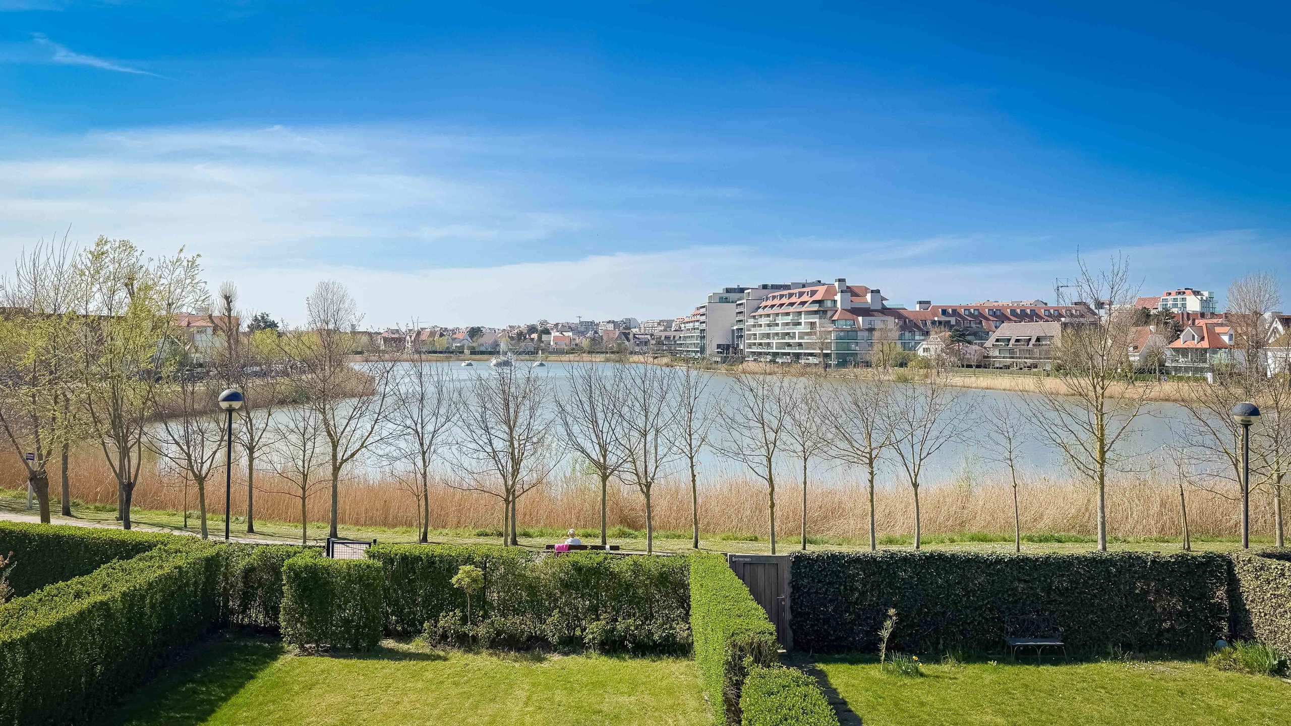 Exclusieve koppelvilla / adembenemend zicht op het ZEGEMEER. foto 12