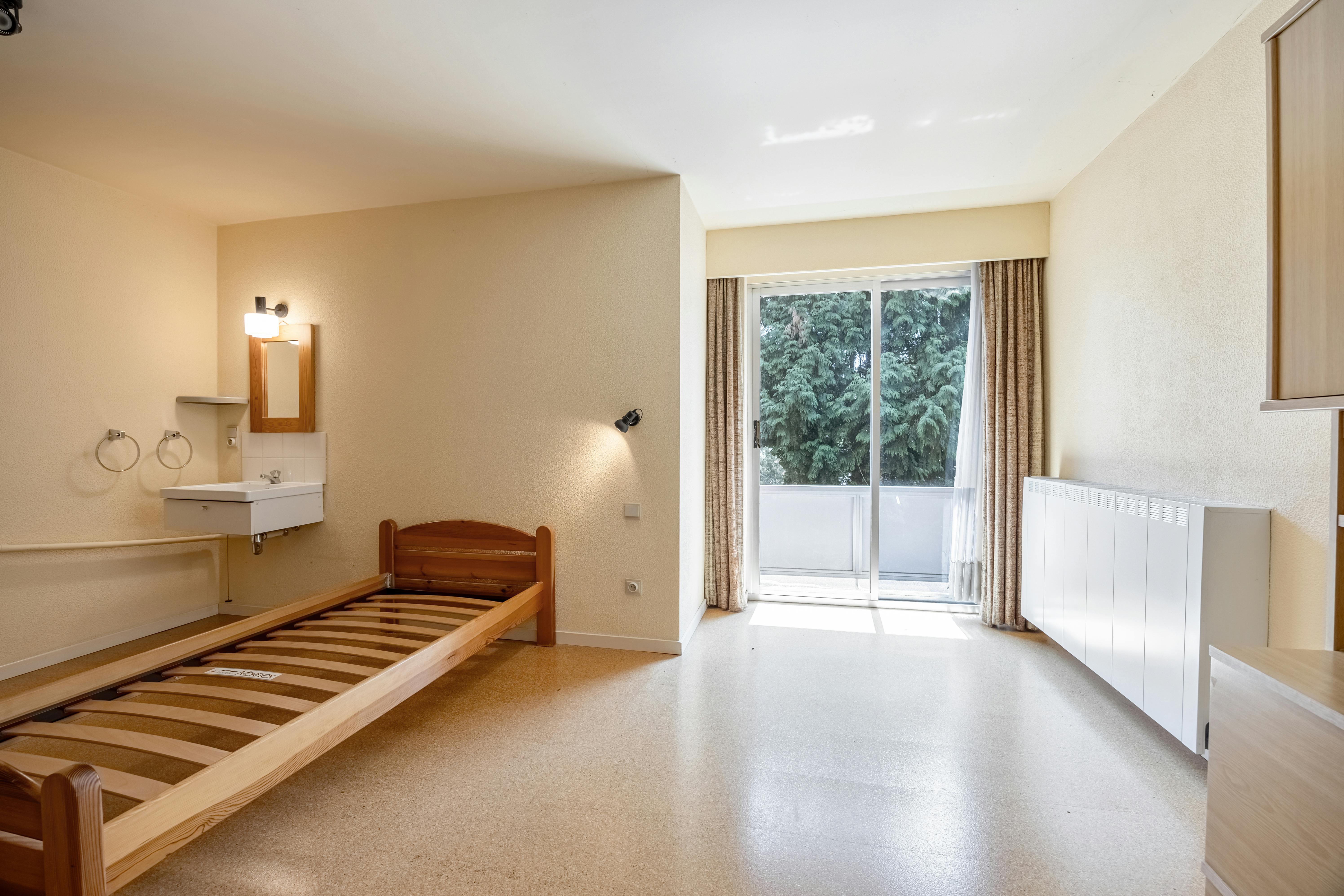 Te renoveren ruime gezinswoning met 5 slaapkamers te Hasselt foto 16