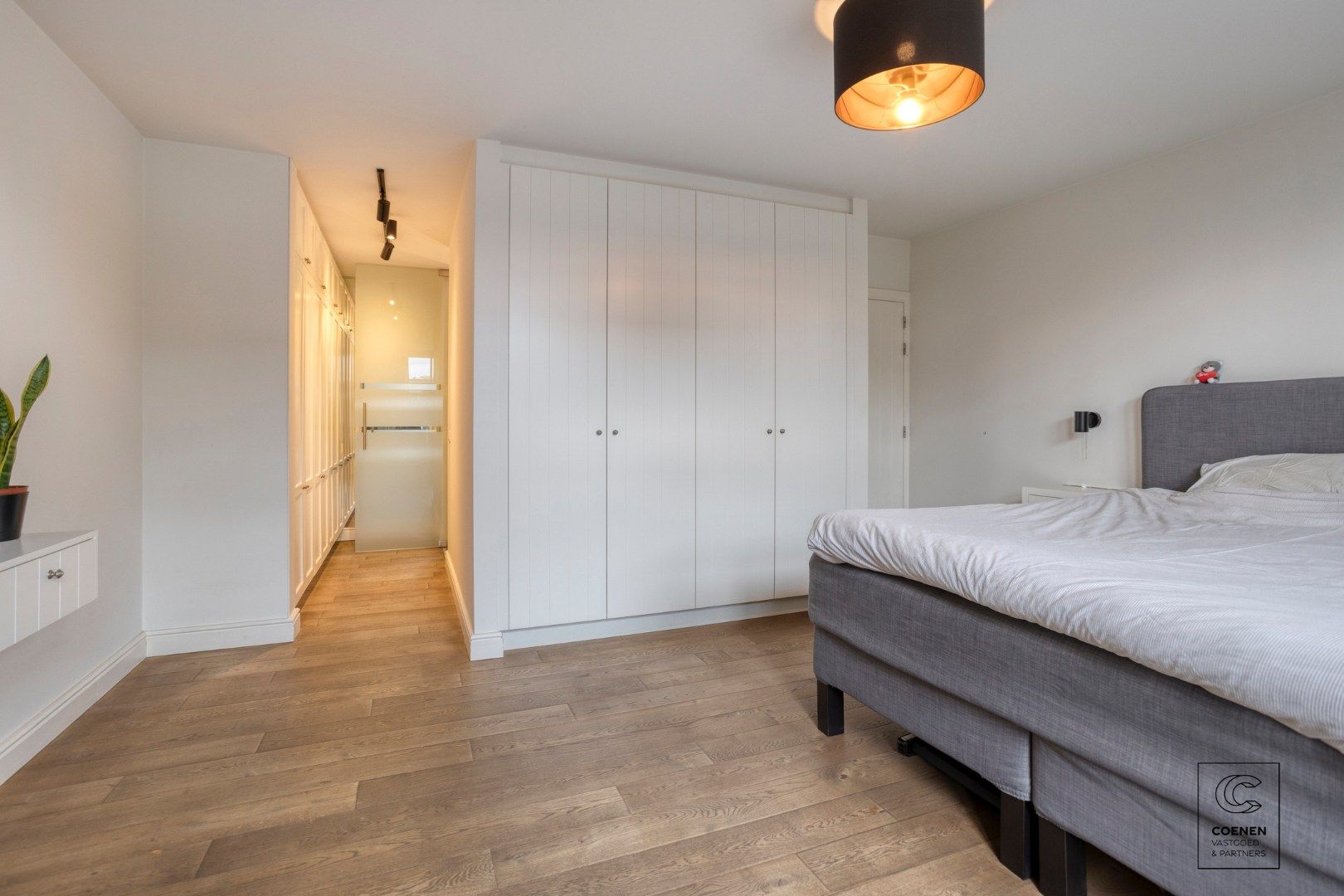 Prachtige woning met een bew. opp. van 302 m², 6 slpk, 3 bk en prachtige tuin met zwembad  foto 23