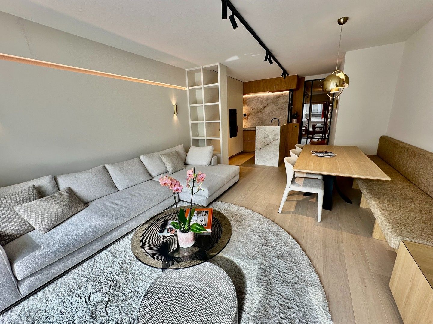 Luxueus appartement met zijdelings zeezicht, gelegen tussen de Kustlaan en de Dumortierlaan. foto 3