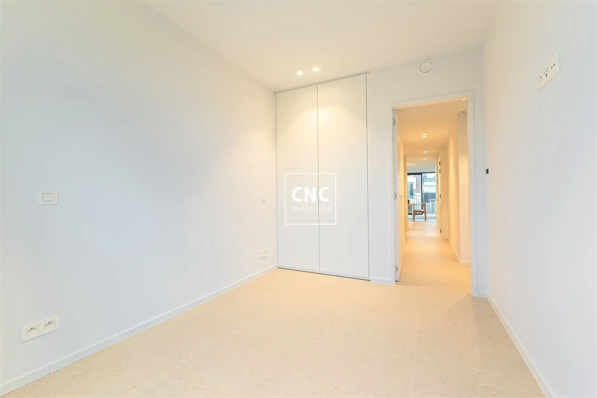 Stijlvol nieuwbouwappartement met zijdelings zeezicht foto 18