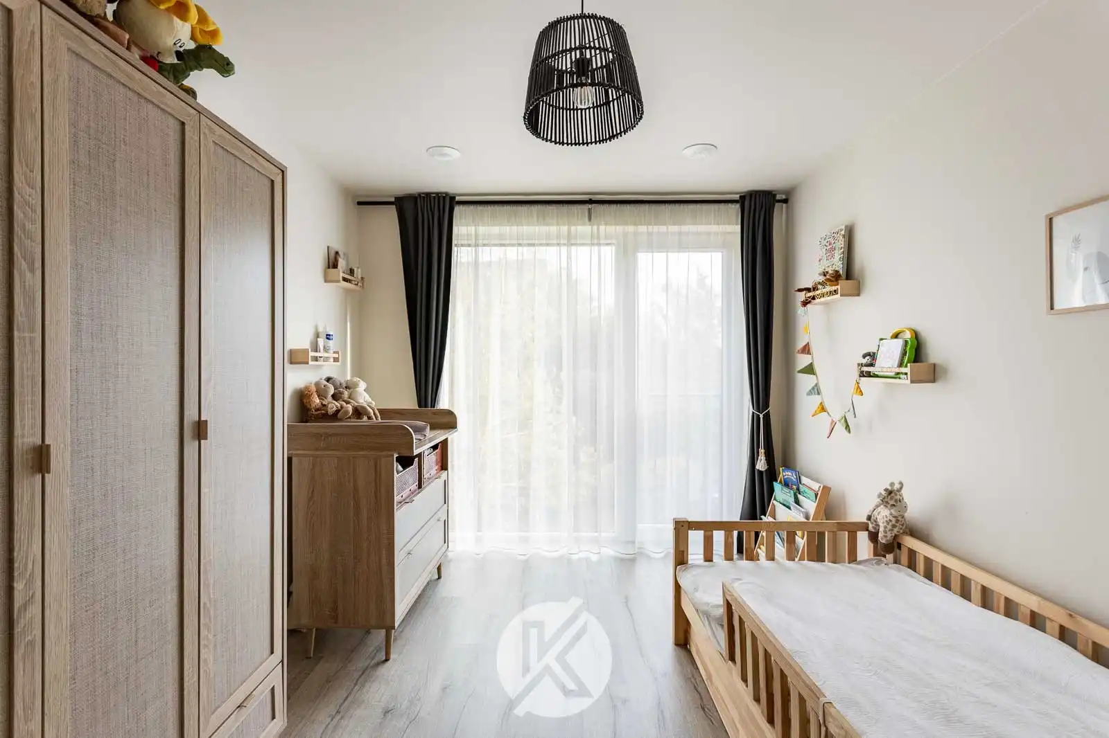 Recente, lichtrijke woning met carport foto 14