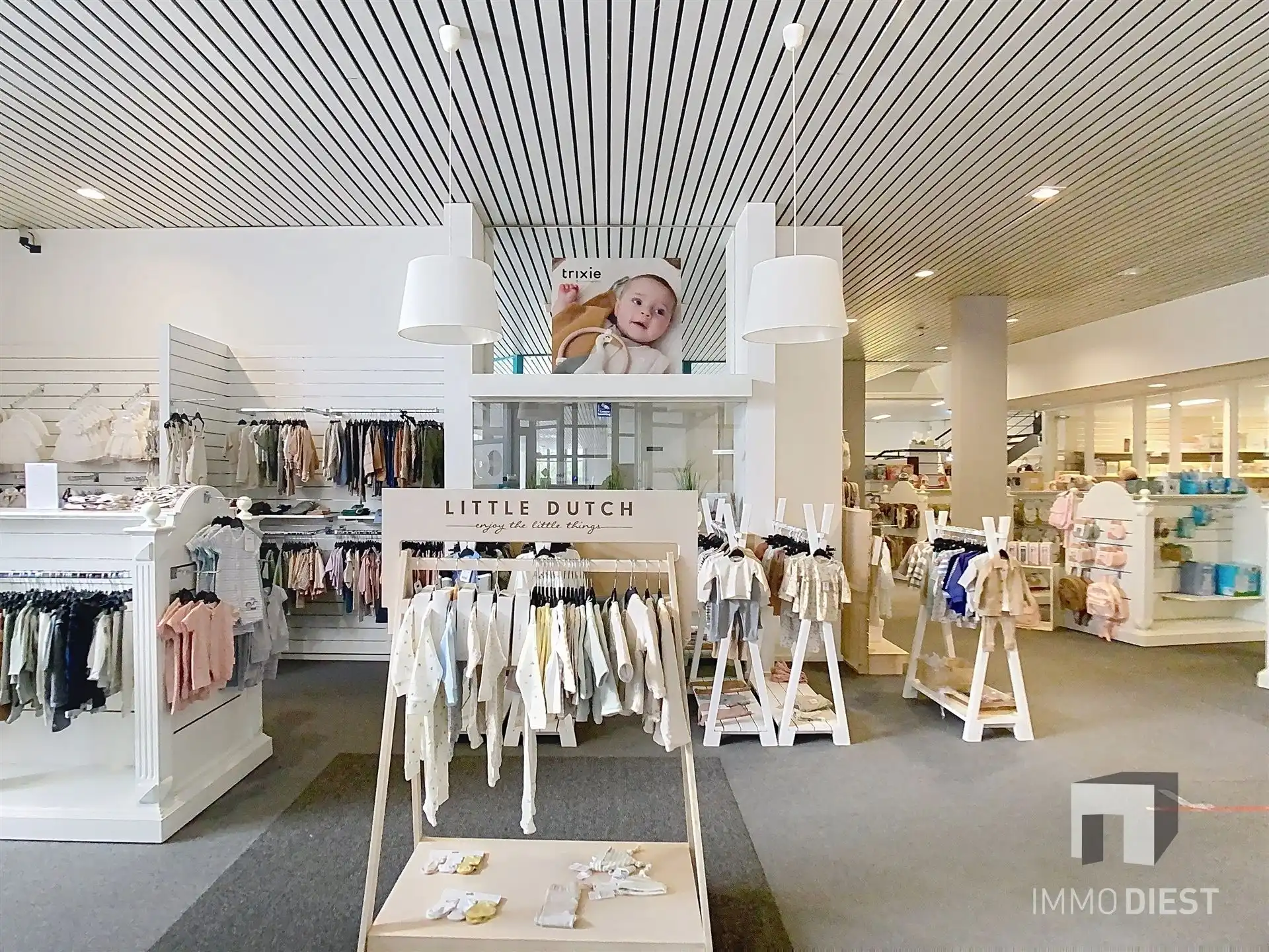 Handelspandvan 1633 m2 met ruime parking langs verbindingsweg foto 5