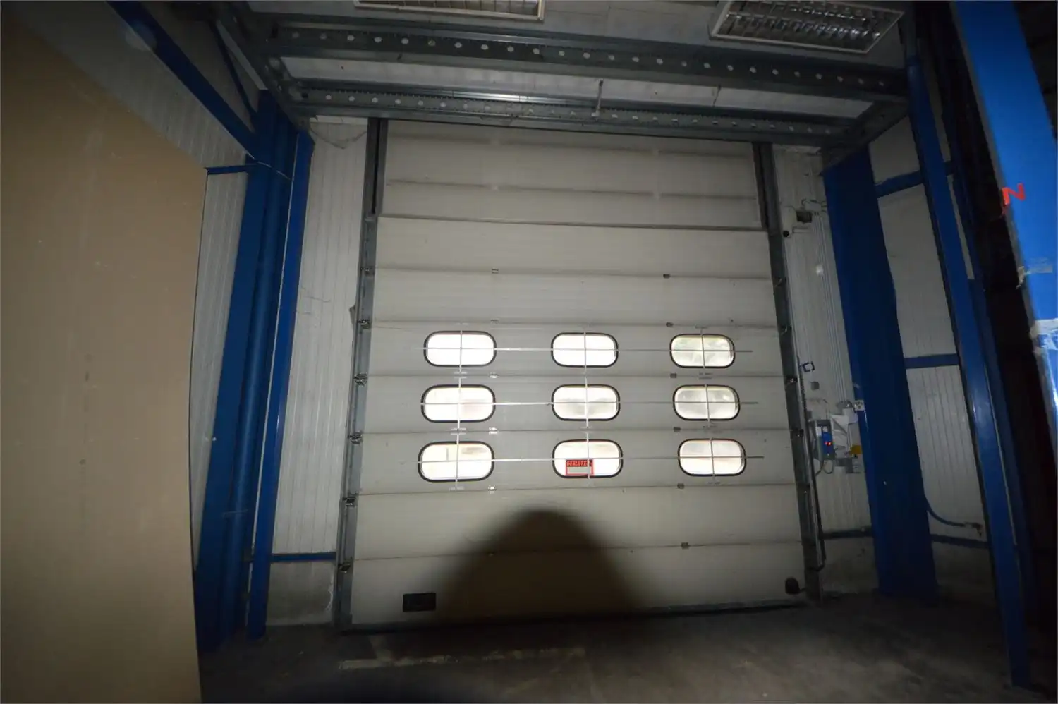 ** IN OPTIE ** COMMERCIEEL GEBOUW BAANLOCATIE MET PARKING NABIJ MCDONALDS foto 28