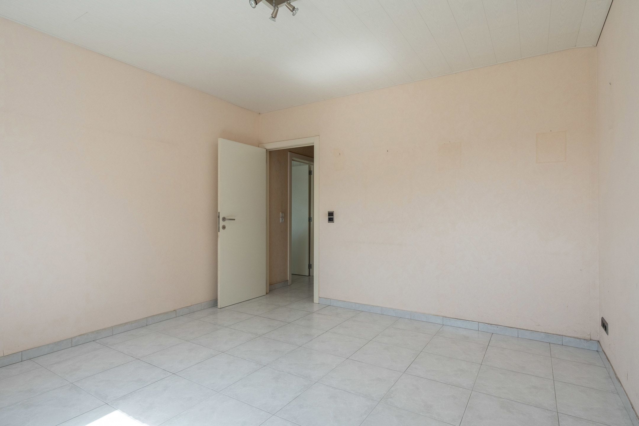 Ruime woning met 4 slpks op mooi zuidperceel van 1.041 m²  foto 15