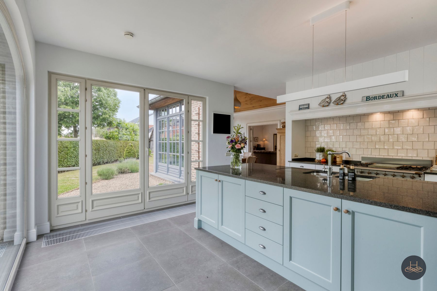 Exclusieve prachtig afgewerkte pastorijwoning met grote tuin foto 12