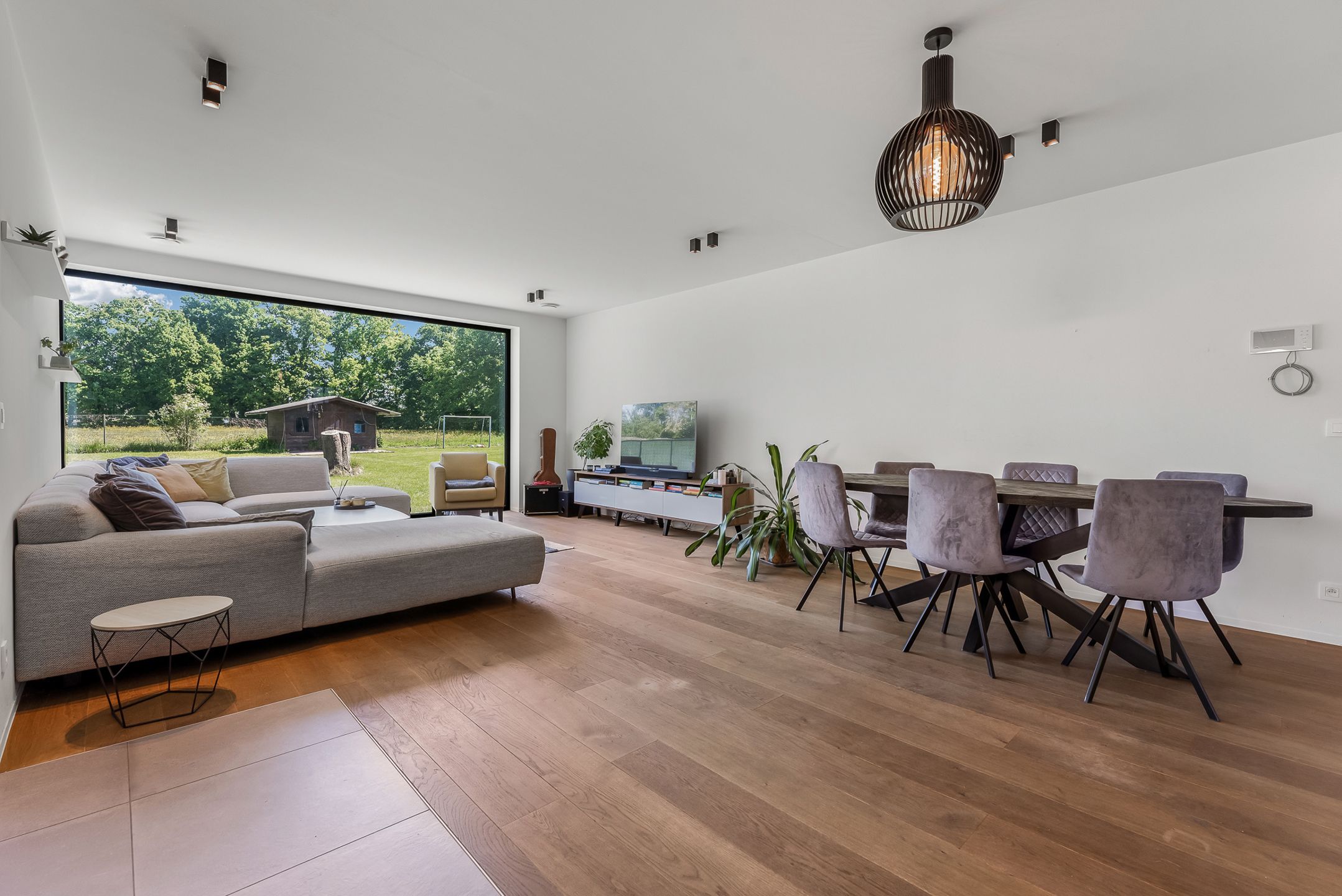 Strakke architectuur en moderne luxe in Diepenbeek foto 2