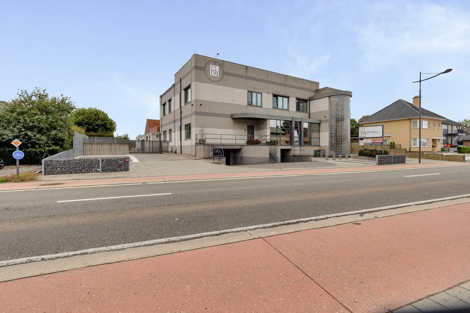 Unieke vastgoedopportuniteit! Ruim bedrijfscomplex met 2 appartementen en exclusief penthouse op 46a 55ca! foto 4