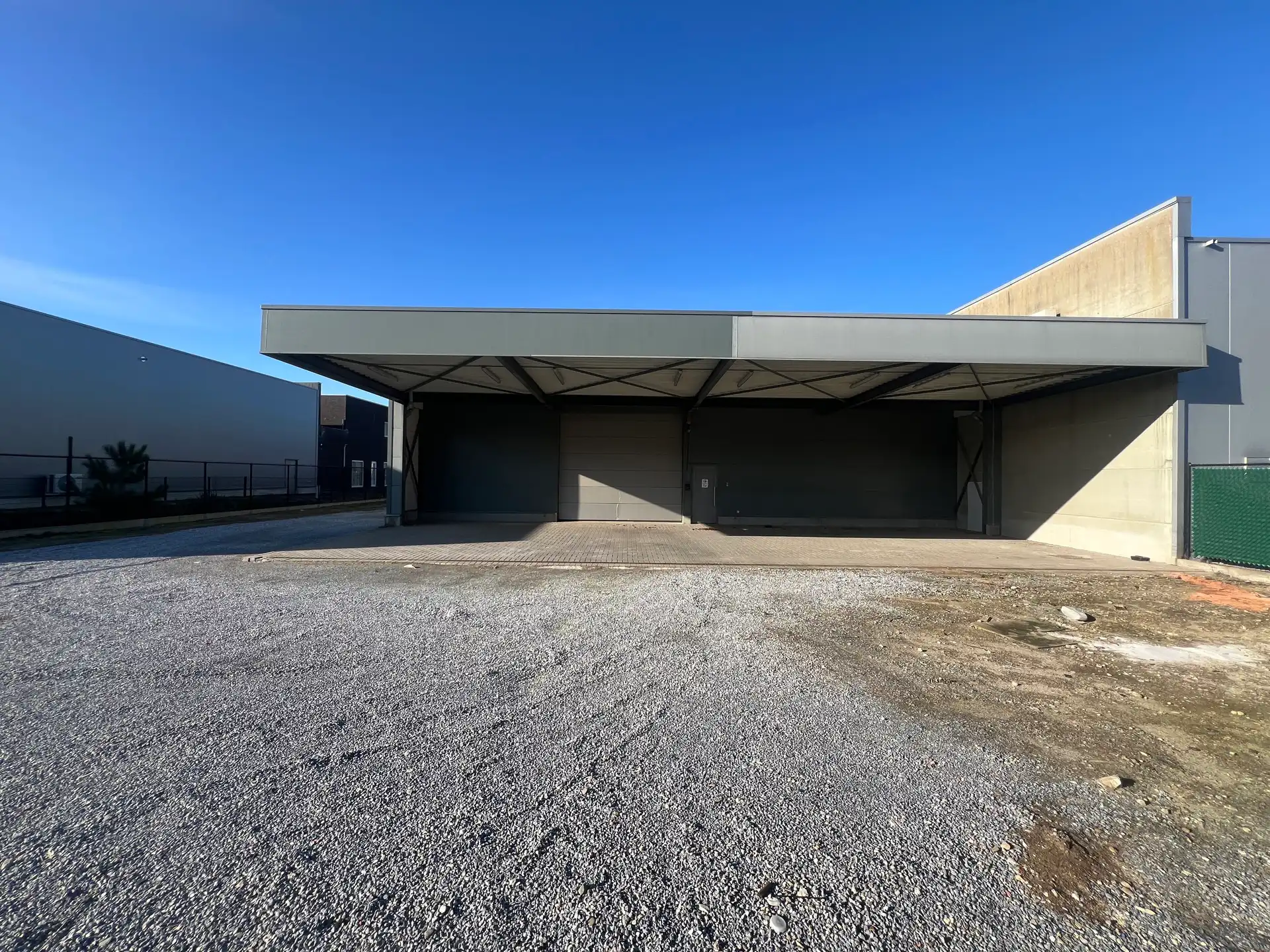 MULTIFUNCTIONEEL BEDRIJFSGEBOUW MET APPARTEMENT EN BUITENTERREIN foto 22