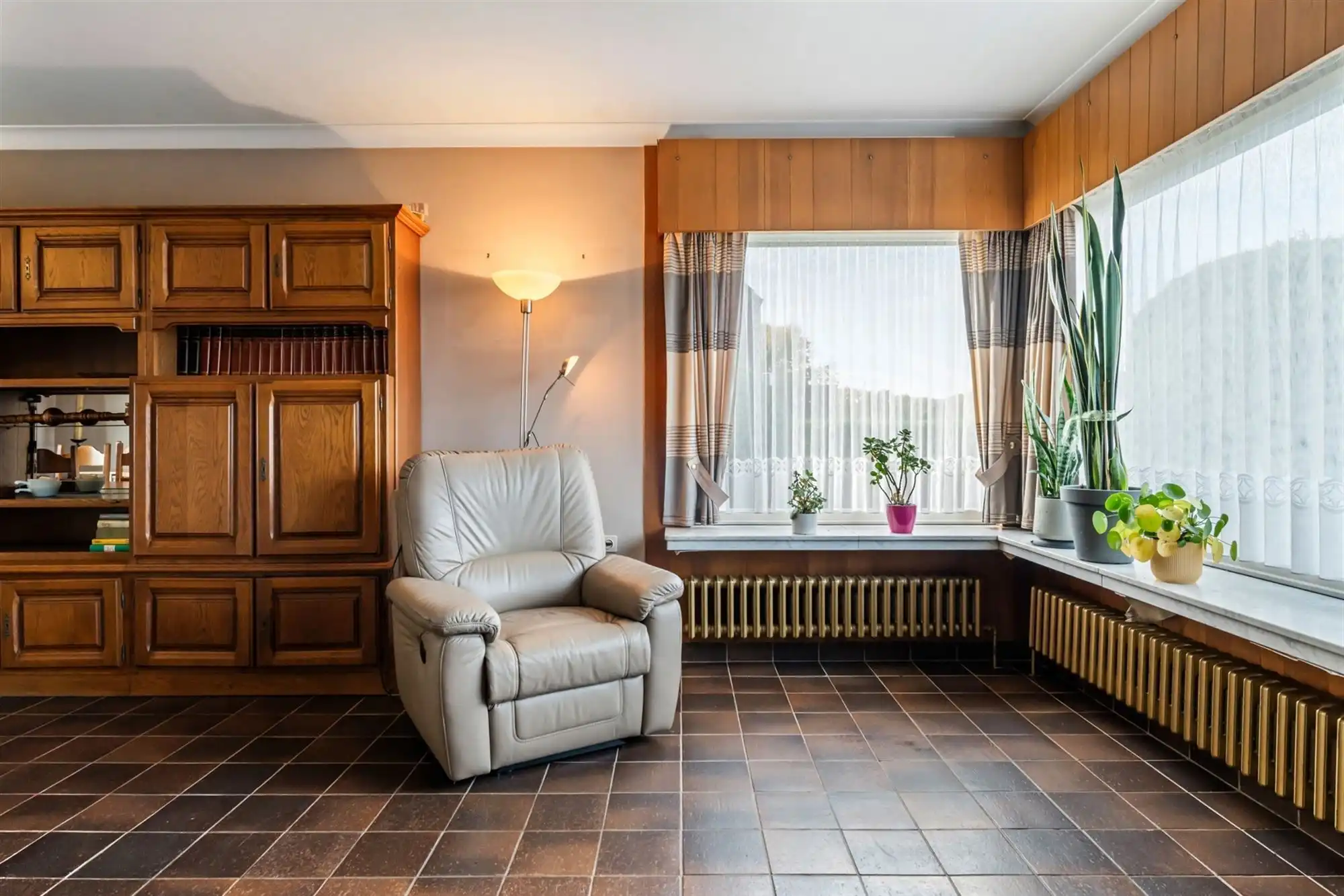 STATIGE, RUIME WONING OP MOOI PERCEEL OP PRACHTIGE LIGGING!  foto 3