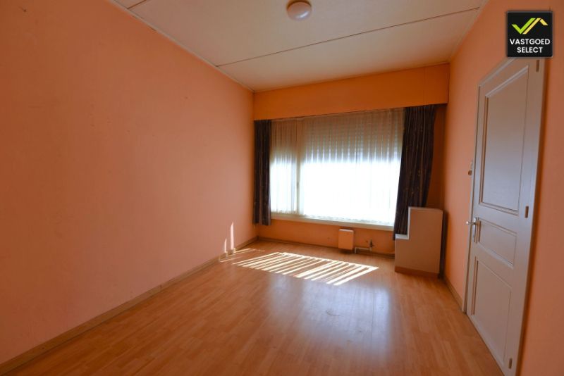 Vastgoed Select: Woning met mogelijkheden in het centrum van Sint-Laureins – 3 slaapkamers, garage en gelegen aan het Leopoldkanaal. foto 4