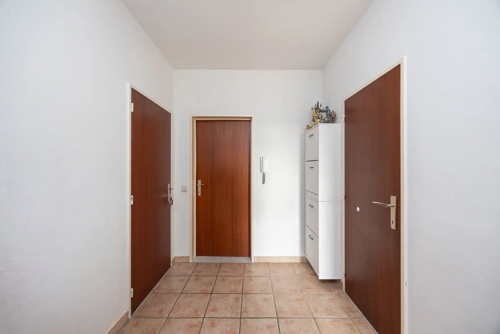 Ruim en licht 2-slaapkamerappartement met garage in Hoevenen! foto 14