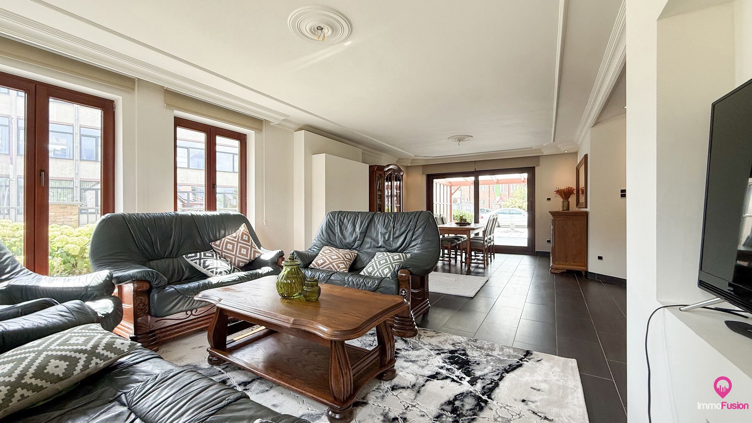 Verrassend ruime woning met 4 slaapkamers en grote tuin!  foto 5