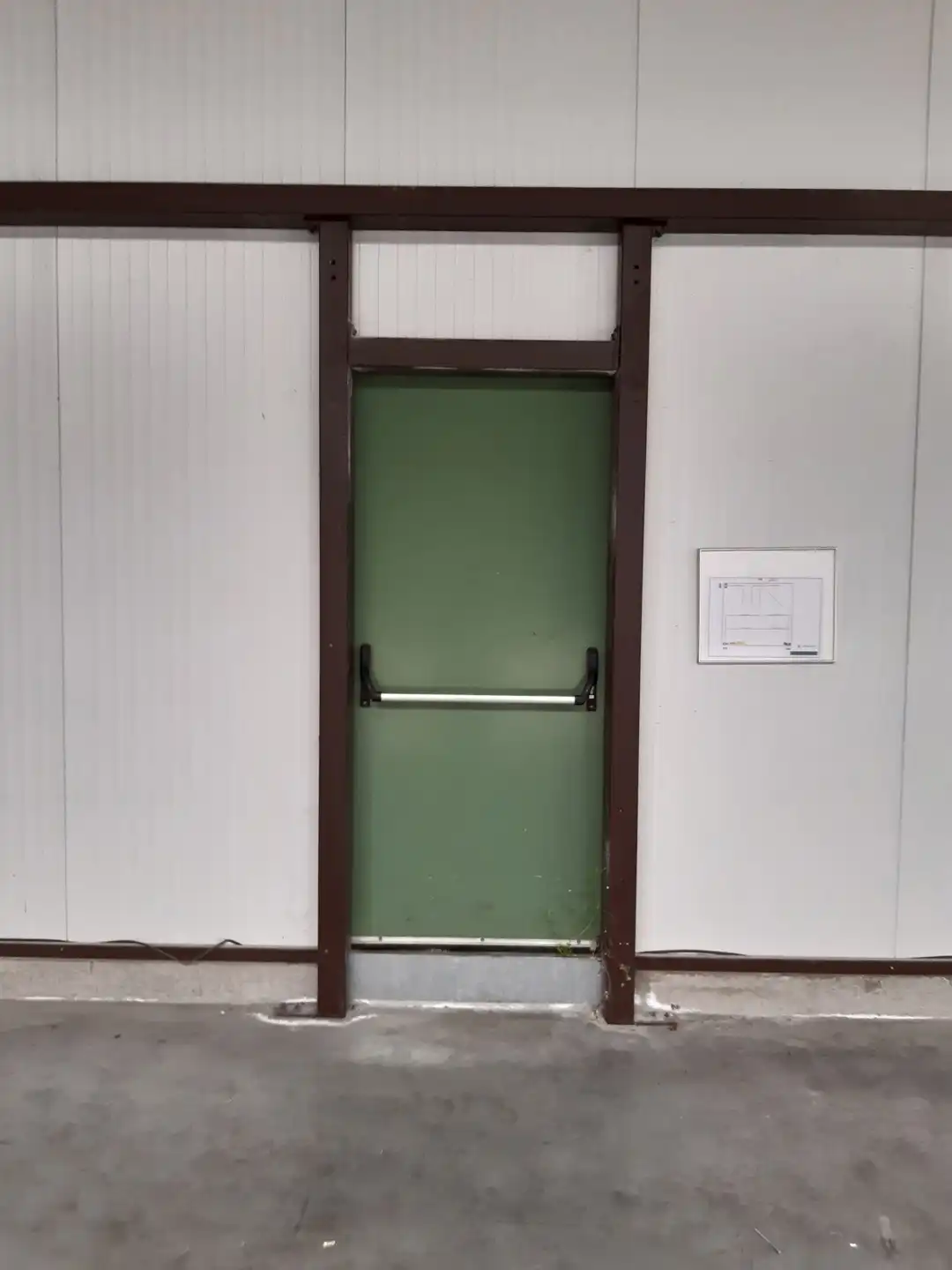 Bedrijfsunit van 575 m² te huur in Sint-Truiden. foto 6