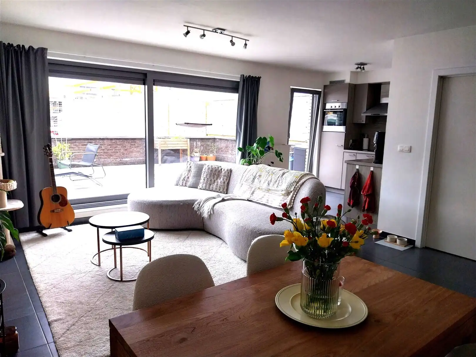TE HUUR: Ruim appartement met 2 slaapkamers te Koersel! foto 3