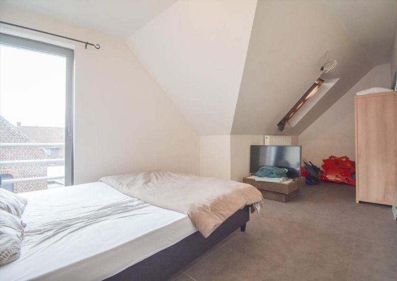 Stijlvolle en energiezuinige woning met garage in het bruisende centrum van Roeselare foto 8
