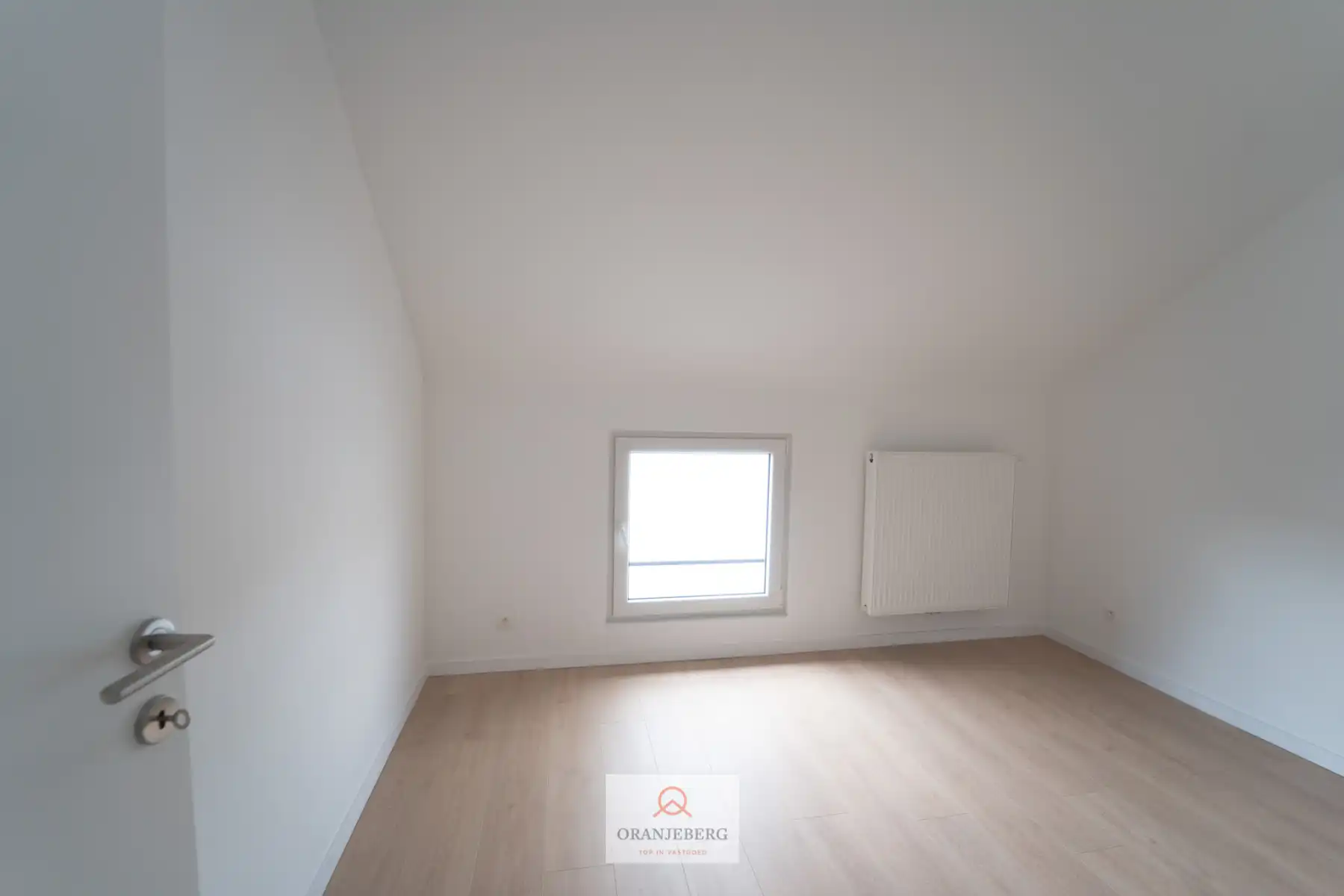 Lichtrijke gerenoveerde woning foto 15