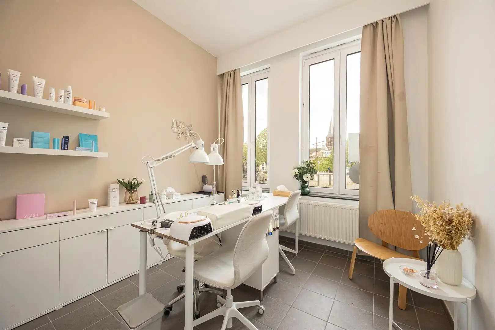 Moderne handelsruimte aan Park Spoor Noord foto 2