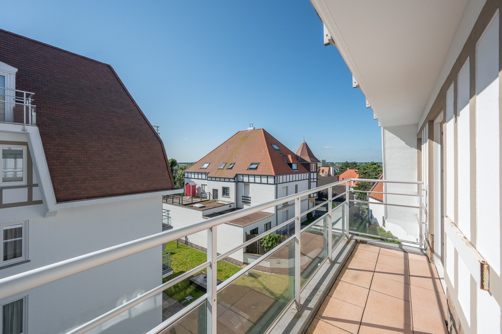 Riant appartement met zeezicht en uitzicht op het Stübbenpark in Duinbergen foto 26