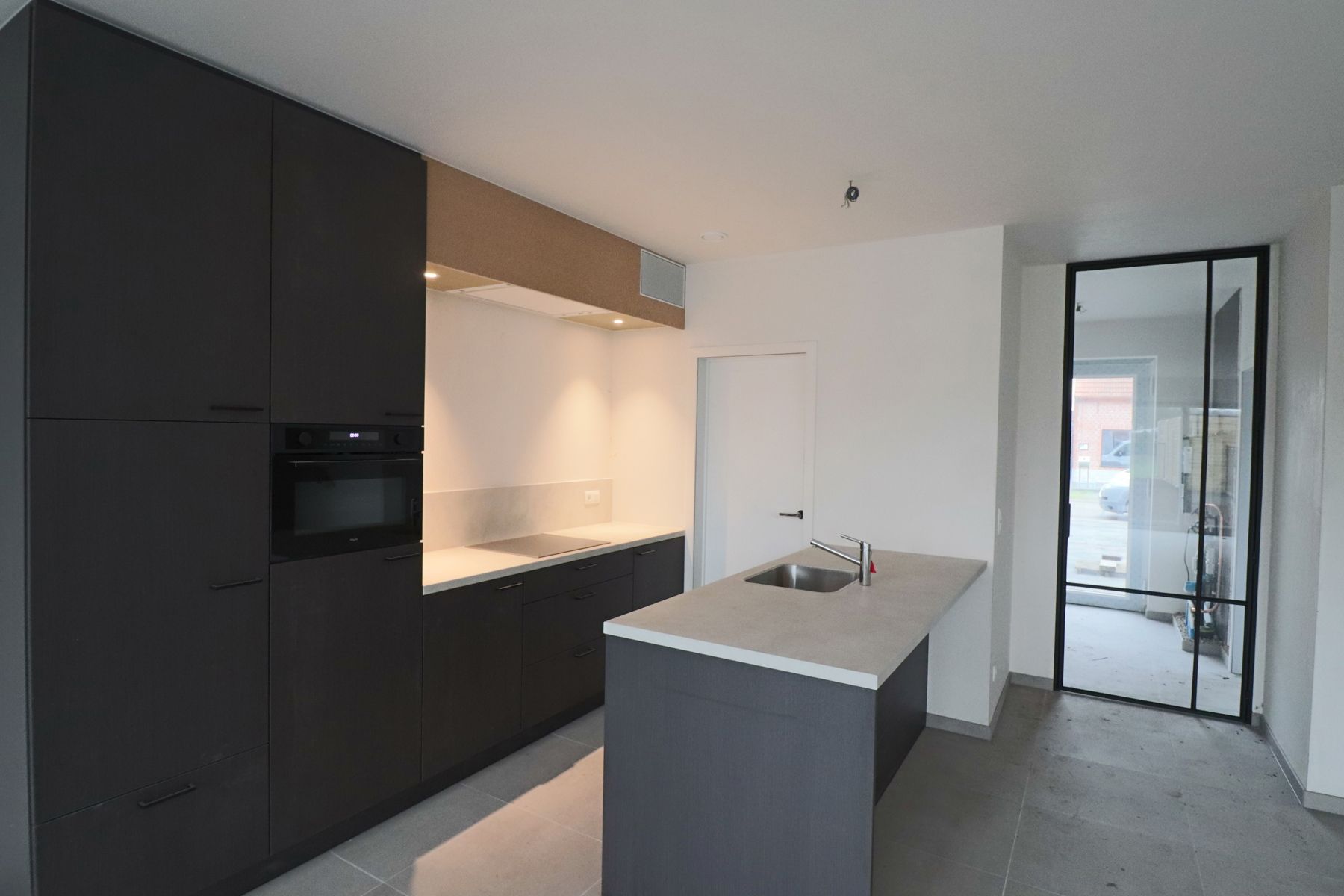 Woning met 3 slaapkamers en carport/fietsenberging op perceel van ca 366m² foto 7