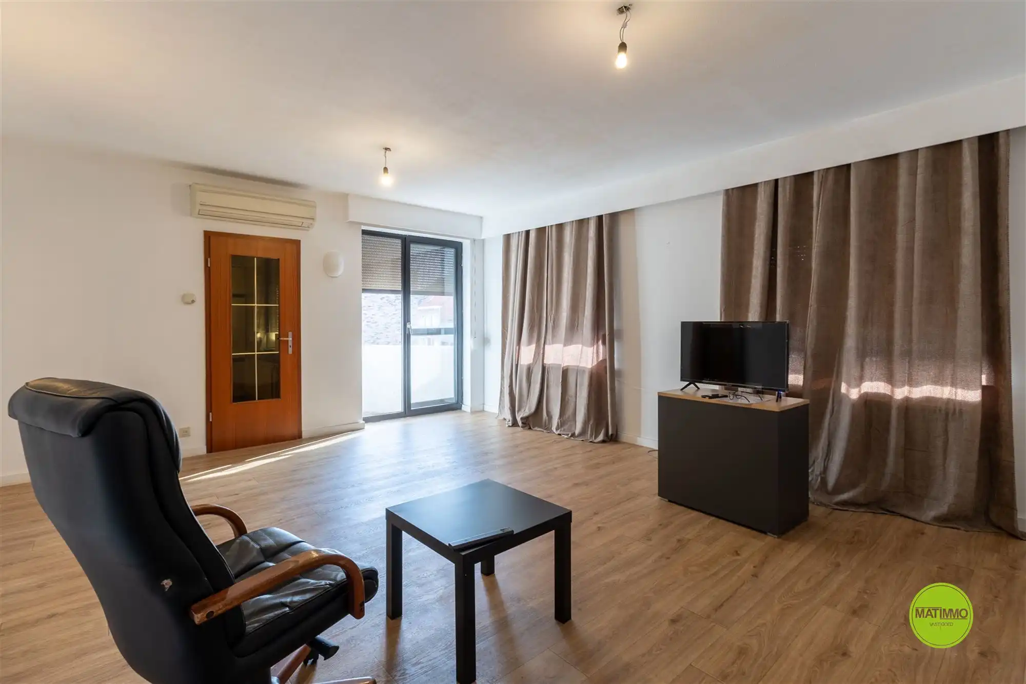Centraal gelegen 2-slaapkamerappartement met terras foto 2