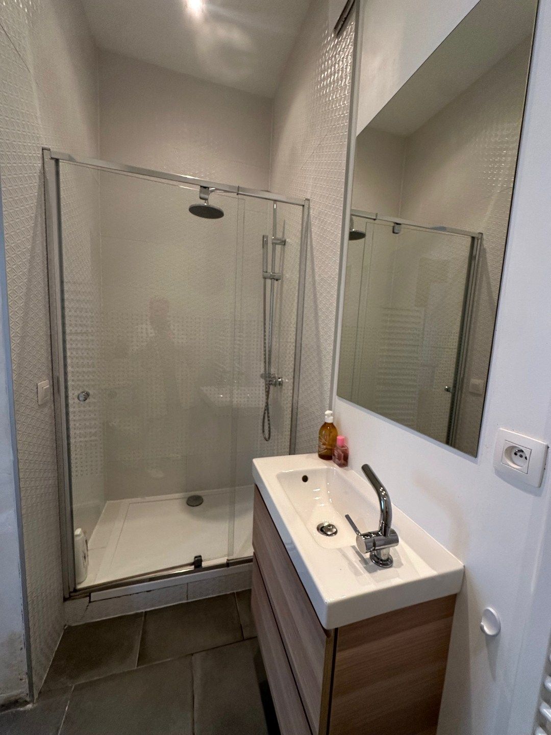 Leuke gemeubelde studio foto 5