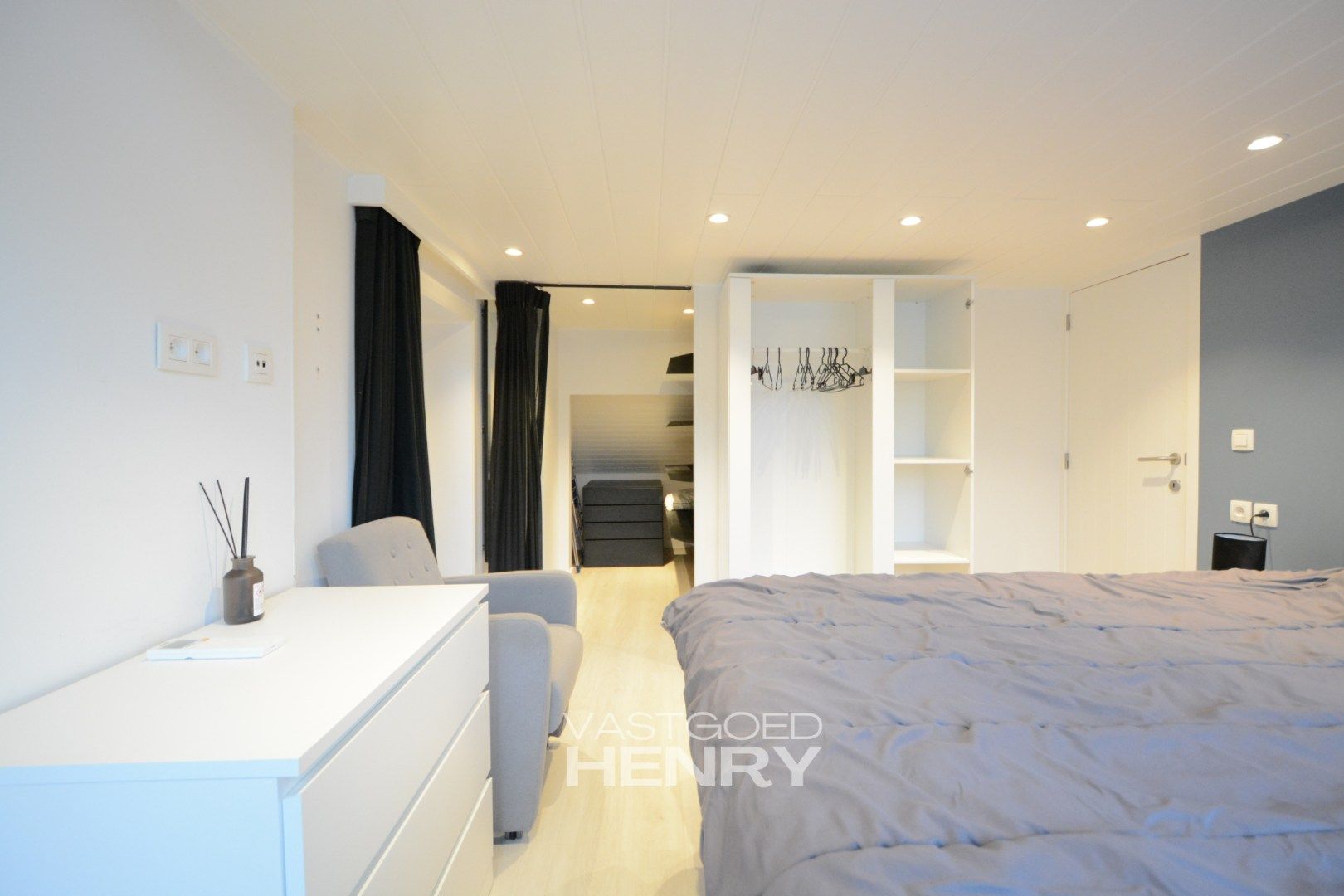 Privé duplex appartement met groot terras te huur foto 15