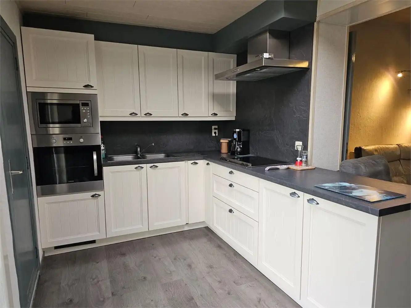 Ruime, praktische woning met tuin foto 12