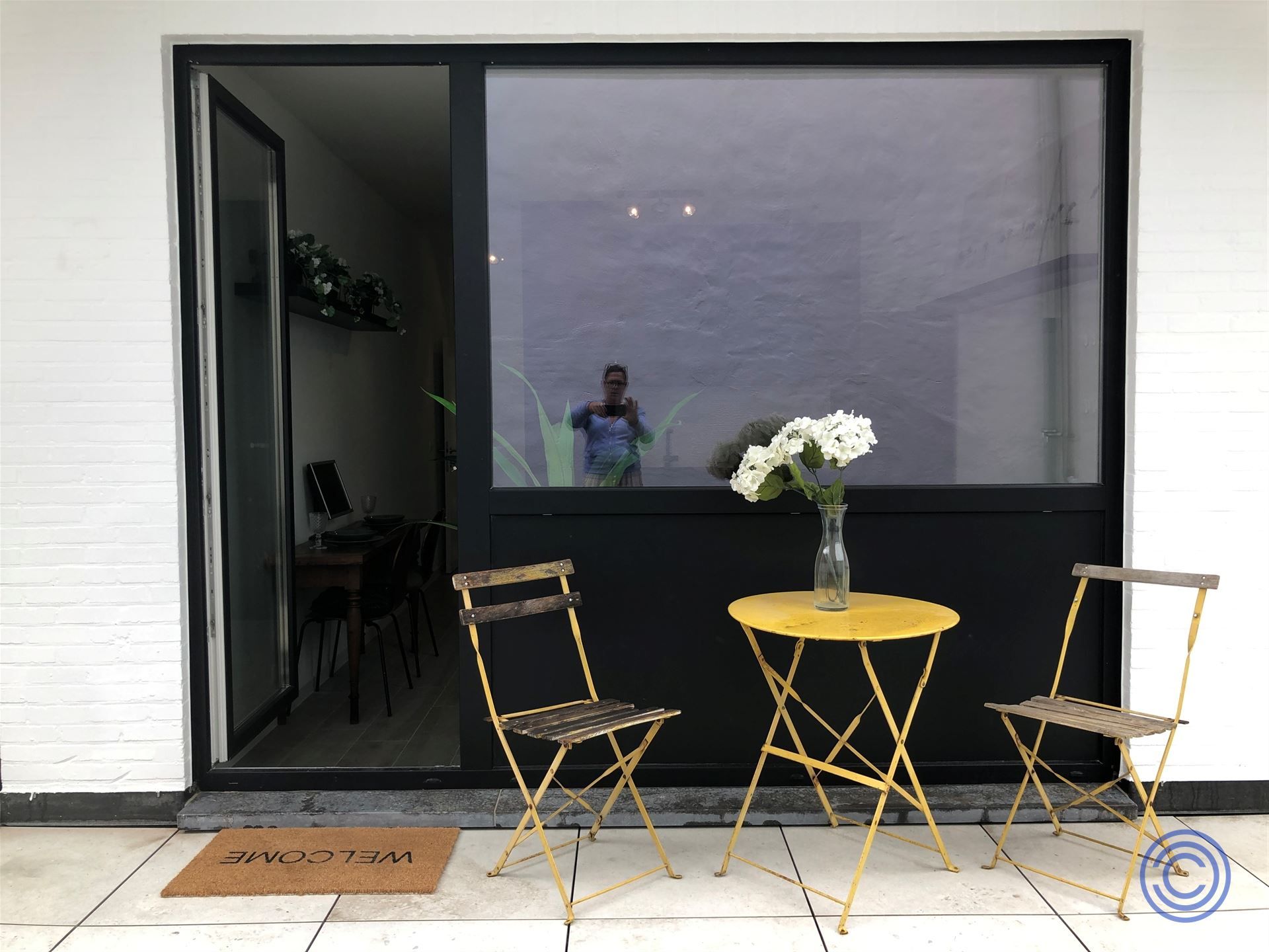 OPBRENGST:18 gerenoveerde studio's + kelder! foto {{pictureIndex}}