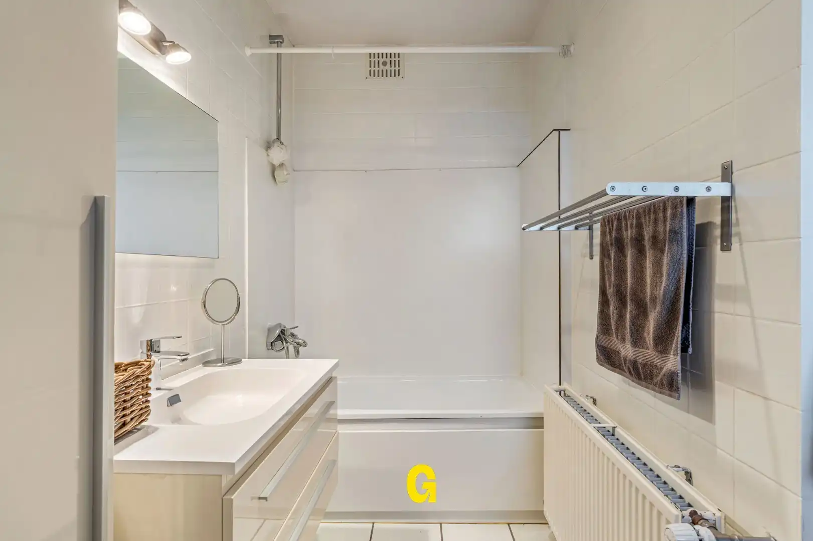 Leuke rijwoning met karakter, 3 slaapkamers, uitbreidingsmogelijkheden op zolder en gezellig tuintje met carport bereikbaar langs achter. foto 13