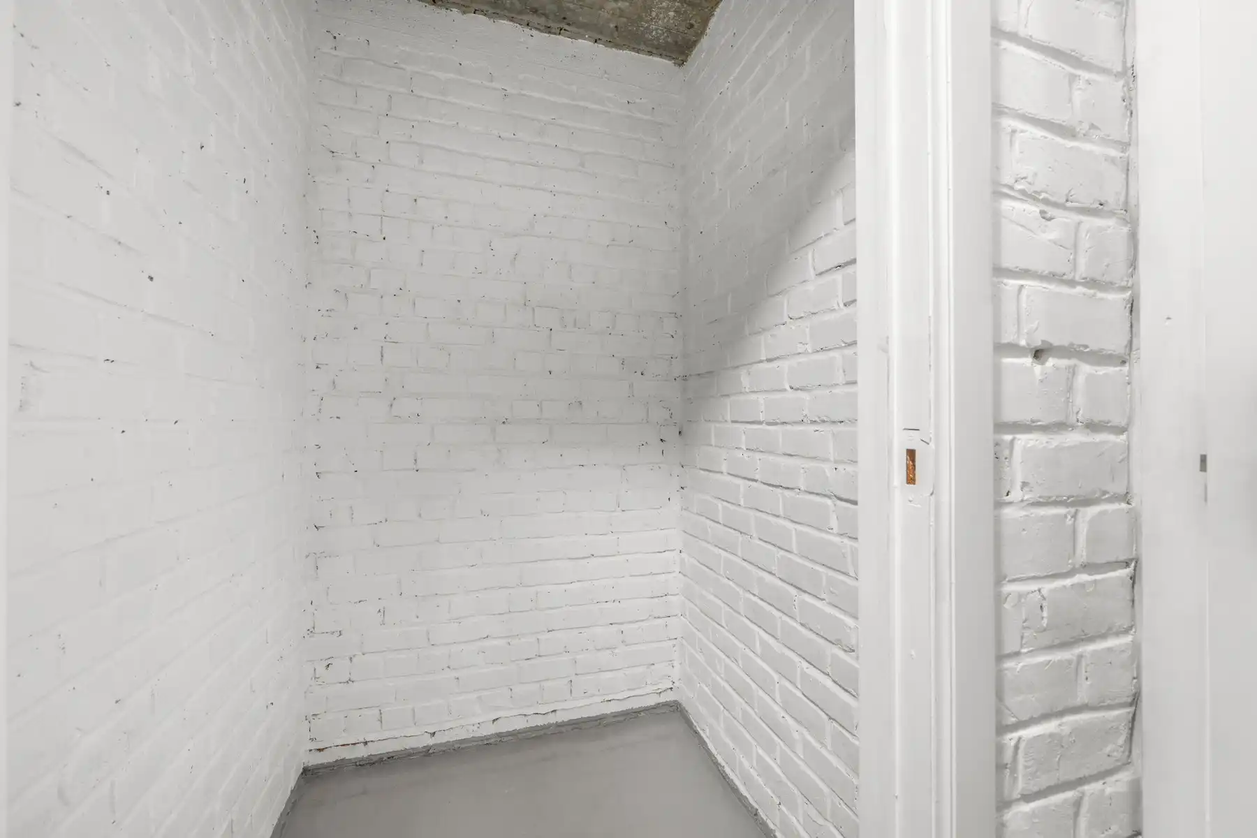 Gerenoveerd 2 slaapkamerappartement met garage foto 25