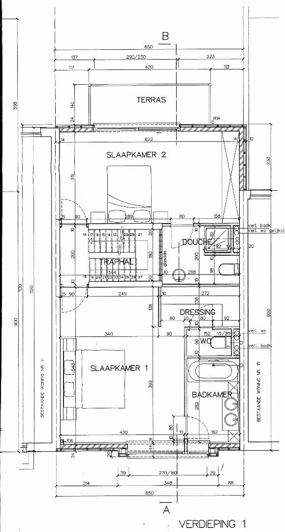 Woning in het centrum met tuin foto 24