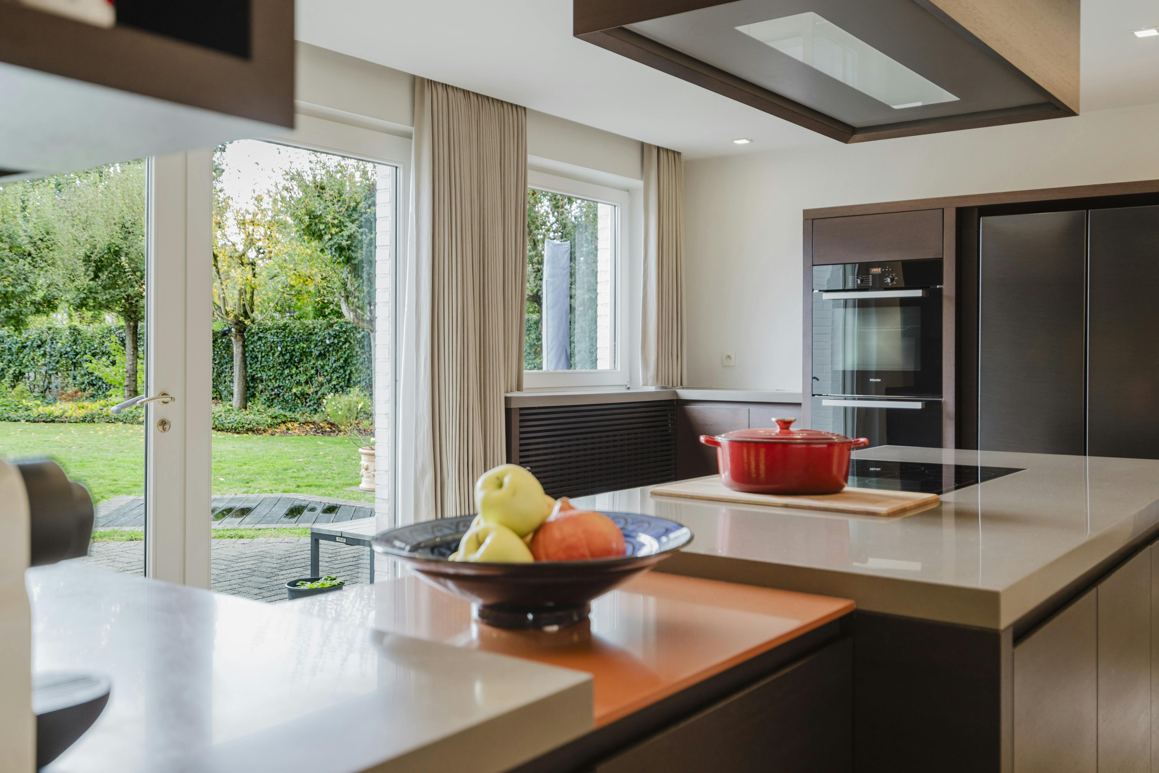 Ruime, gerenoveerde villa op 1327 m² met zuidgerichte tuin in rustige villawijk foto 11