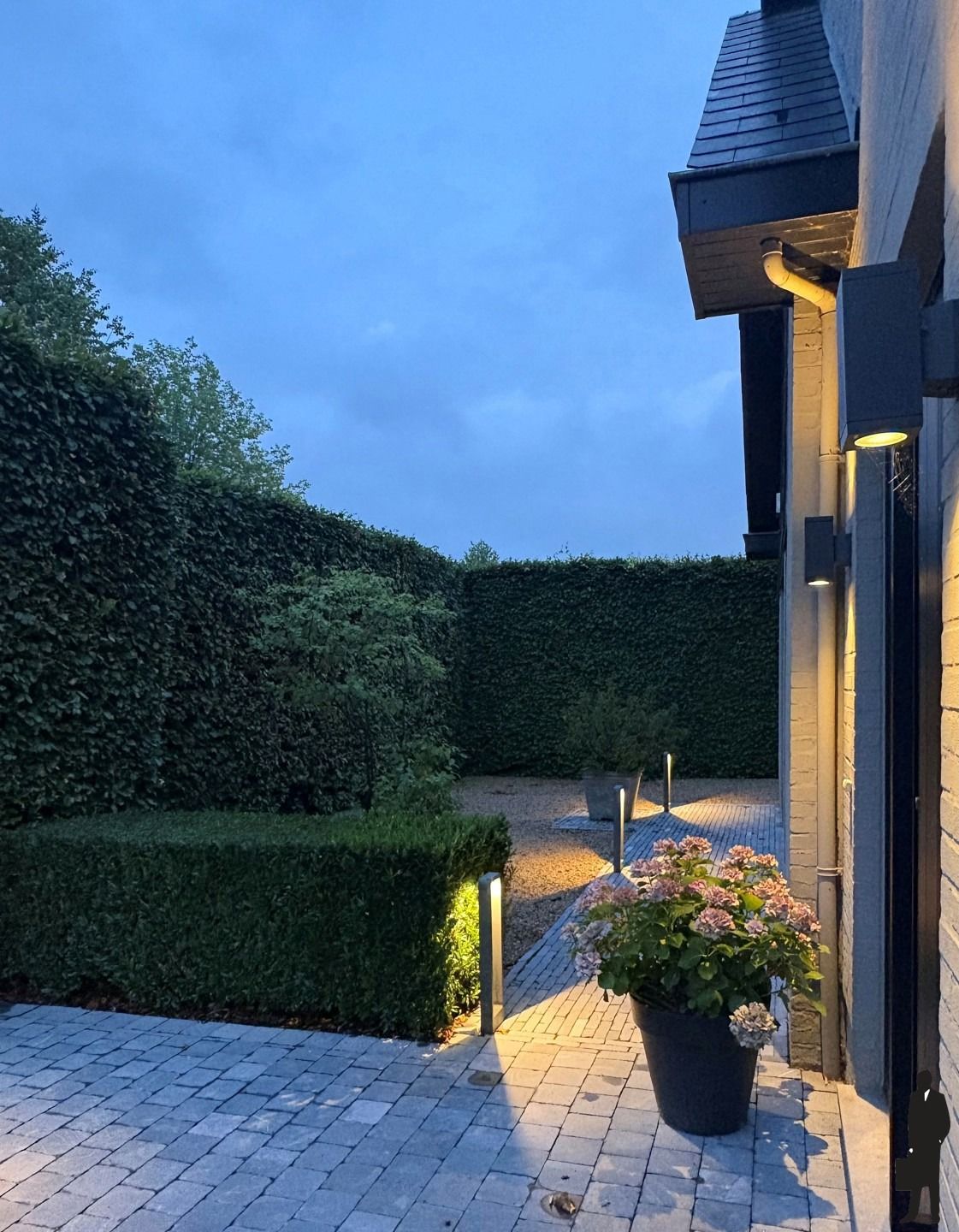 Gerenoveerde woning met 5 ruime slpks, 3 badks en ZW tuin foto 6