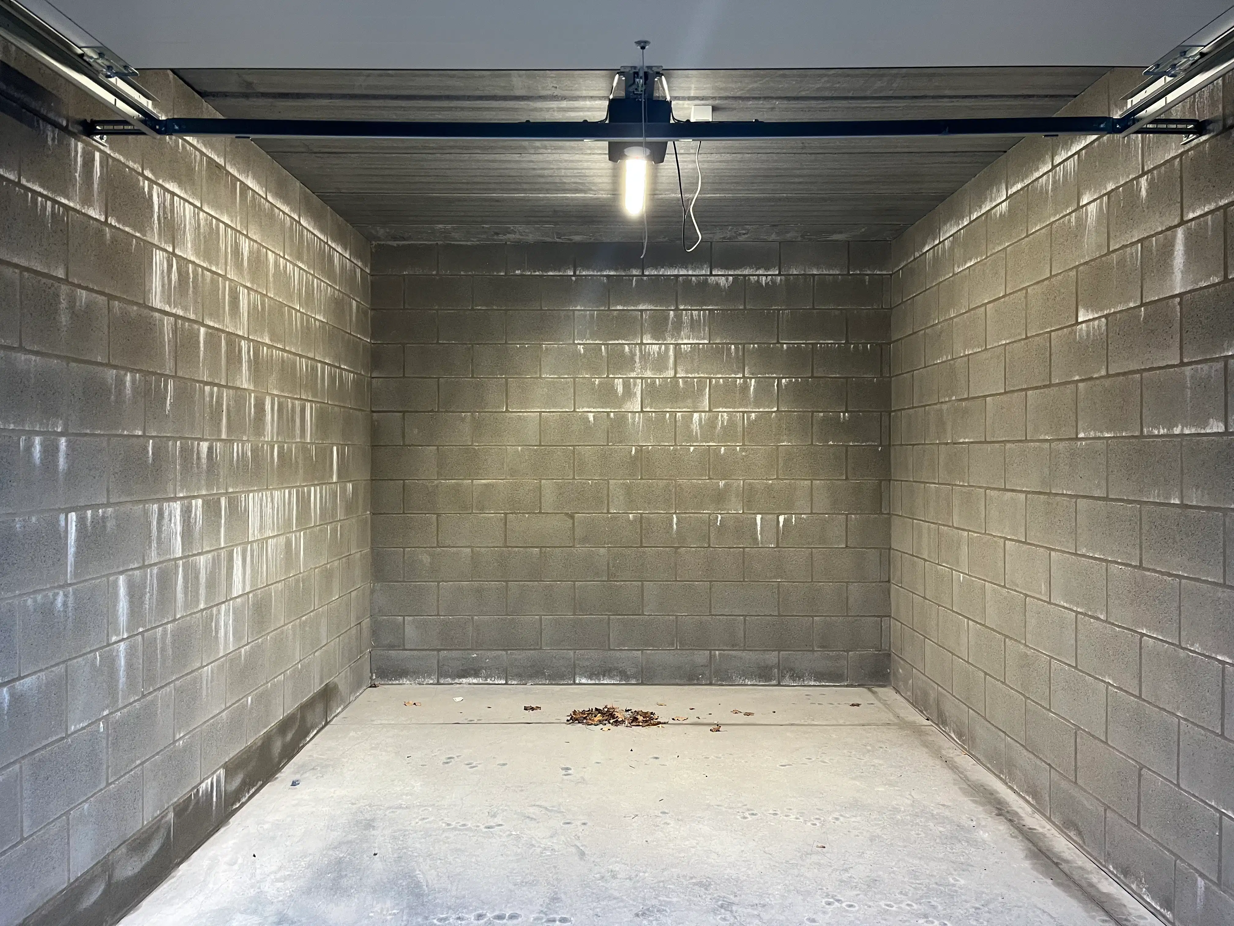 Recente enkele garagebox te huur in Houthulst foto 3