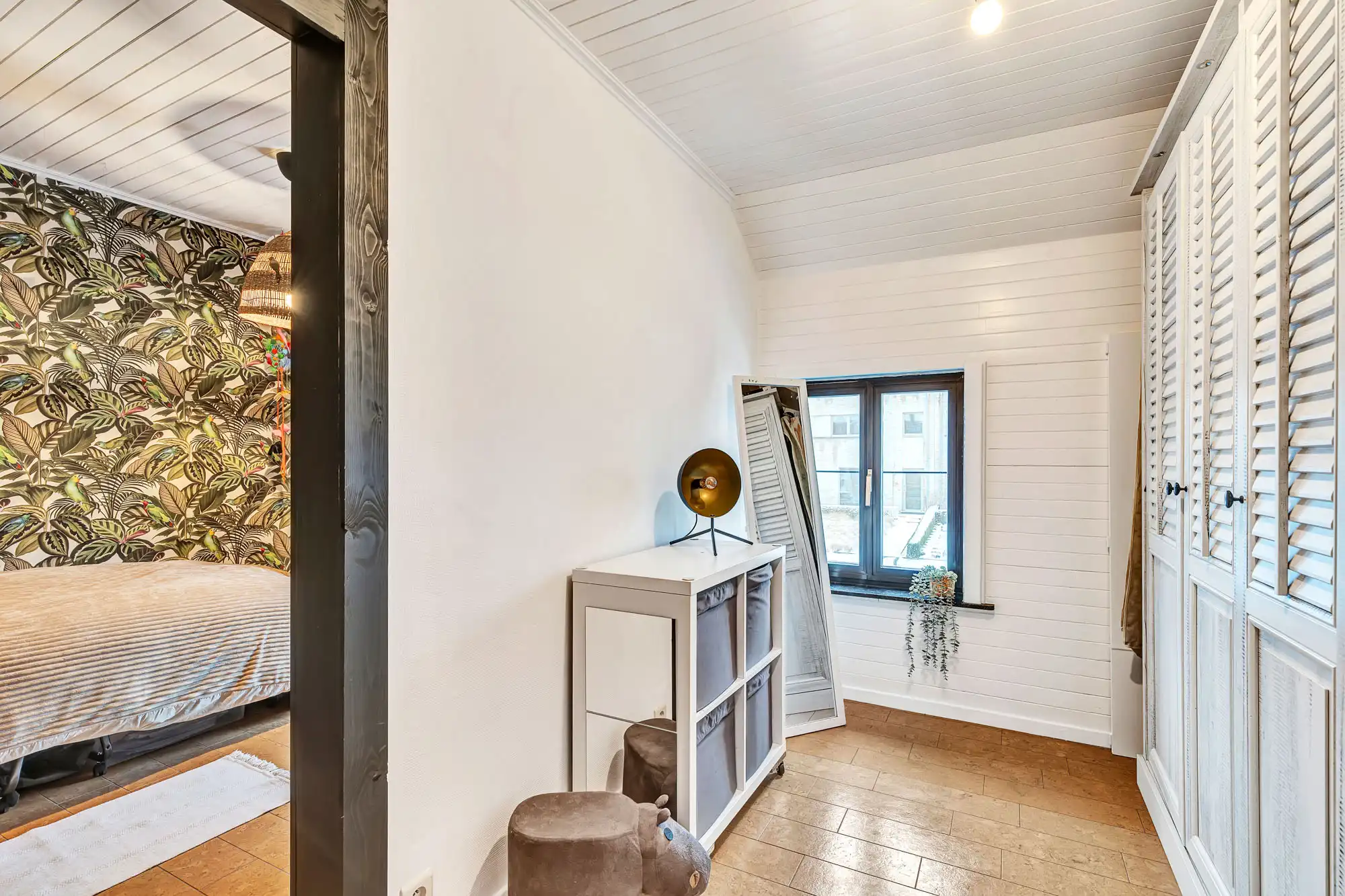 Instapklare gezinswoning met achteruitweg en garage foto 12