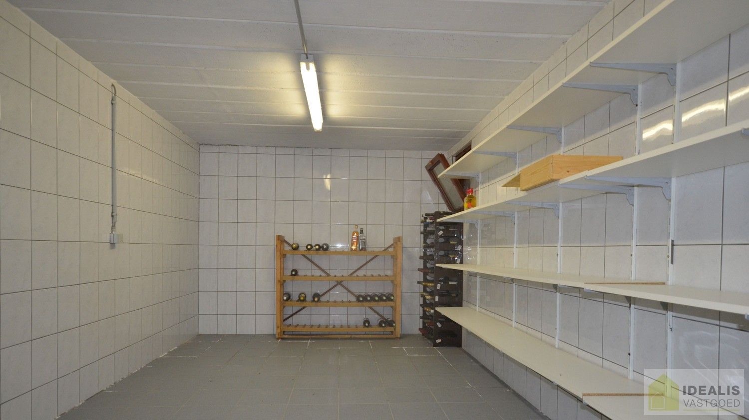 IDEALIS VASTGOED – Charmante, instapklare woning in een groene, rustige omgeving in hartje Hechtel (Hechtel-Eksel) met +-370m² bewoonbare oppervlakte! Deze gezellige woning biedt een aangename leefruimte, maar liefst 5 slaapkamers, 2 badkamers, een praktische indeling én een ruime tuin waar je volop kan genieten van het uitzicht. Het pand bevindt zich op een mooi breed perceel en is ideaal voor wie houdt van rust en privacy, maar toch een vlotte verbinding wenst naar omliggende gemeenten en steden. foto 38