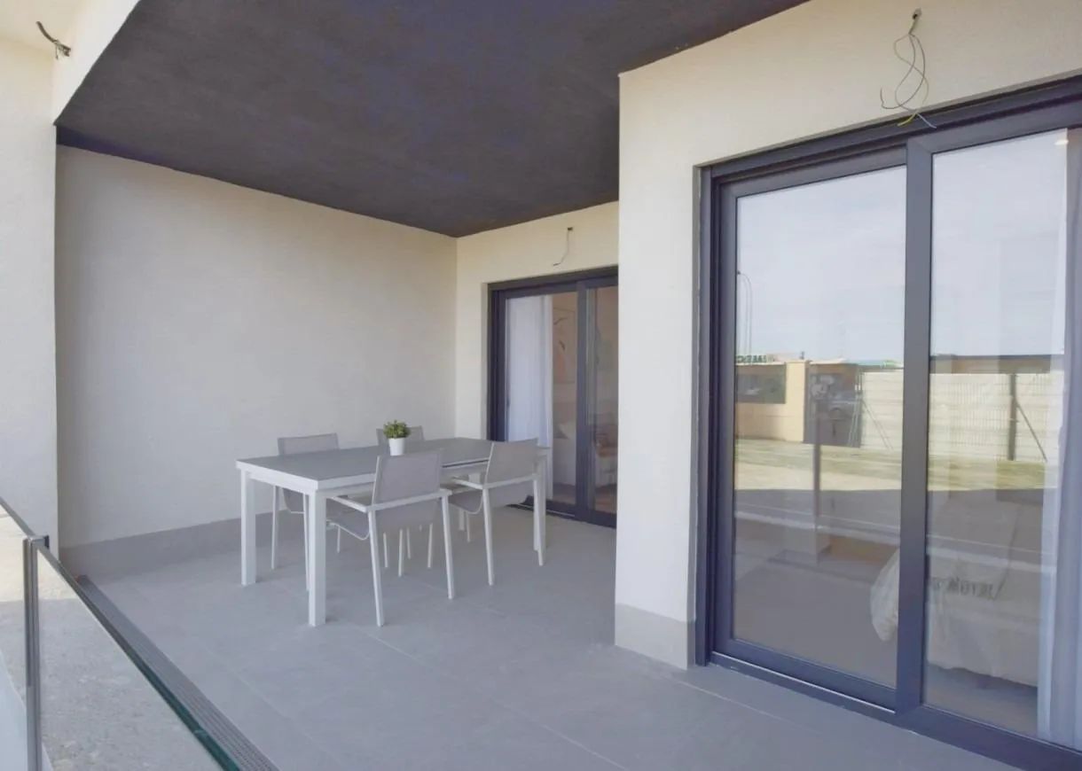 Nieuwe appartementen in La Mata-Torrevieja: modern comfort in een weelderige omgeving foto 17