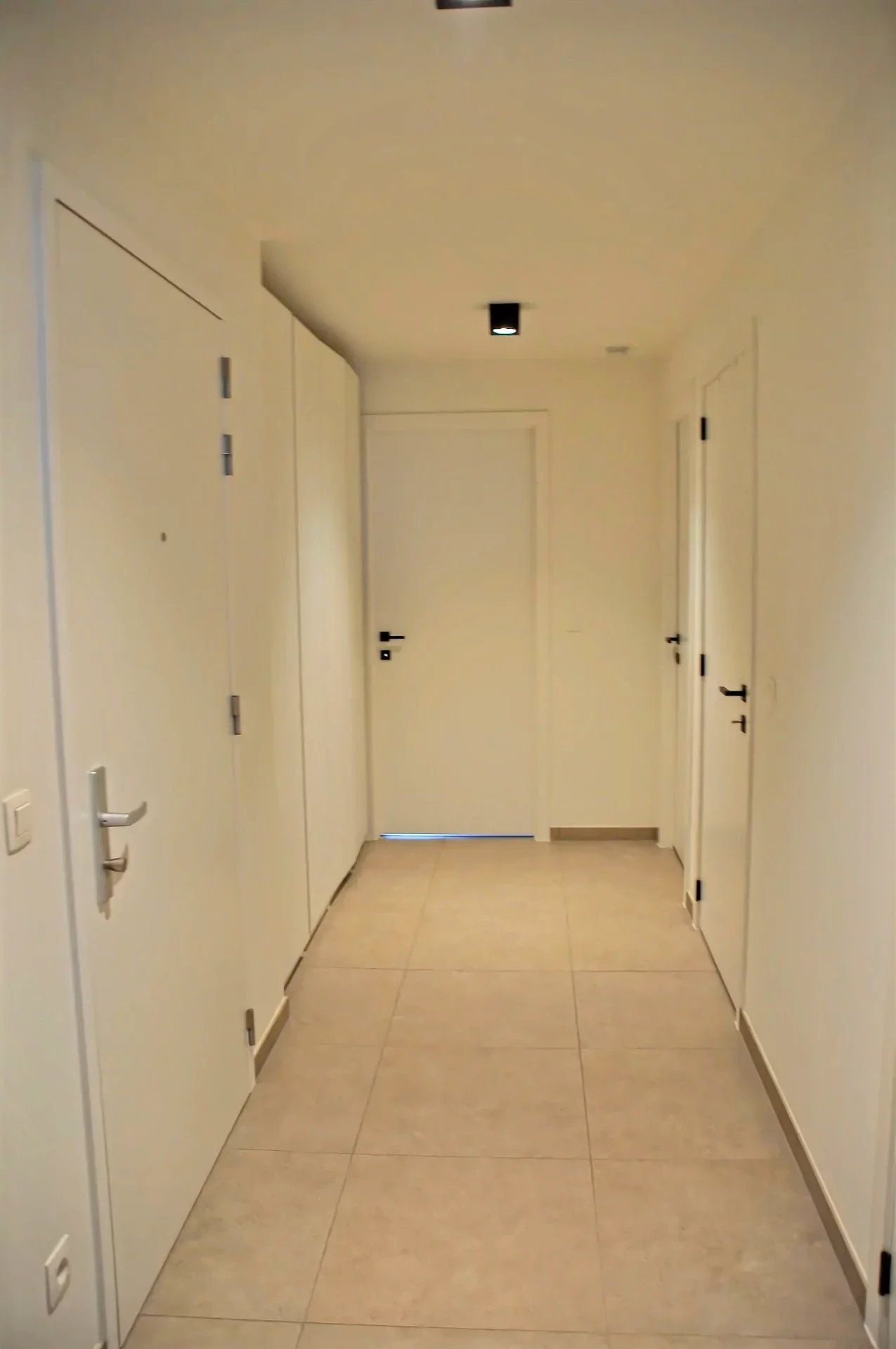 PRACHTIG EN RECENT APPARTEMENT VAN 88M² MET 2 SLPK'S EN 2 PARKINGS IN ZUIDZICHT foto 4