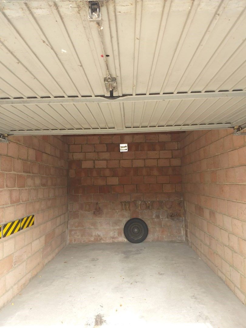 Ruime garagebox aan treinstation te Tienen gelegen.  Ook verhuurbaar aan bedrijf. foto 4