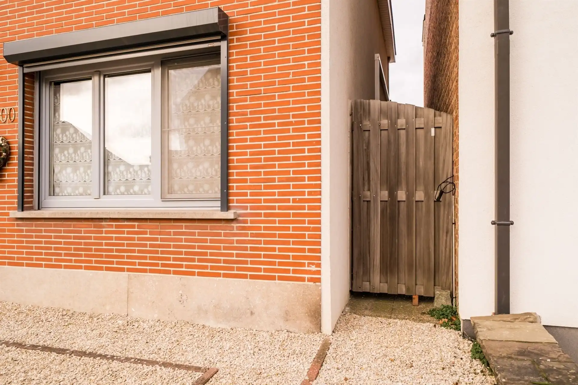 Zeer gezellige en charmante woning met prachtige tuin, oprit en ruime garage foto 15