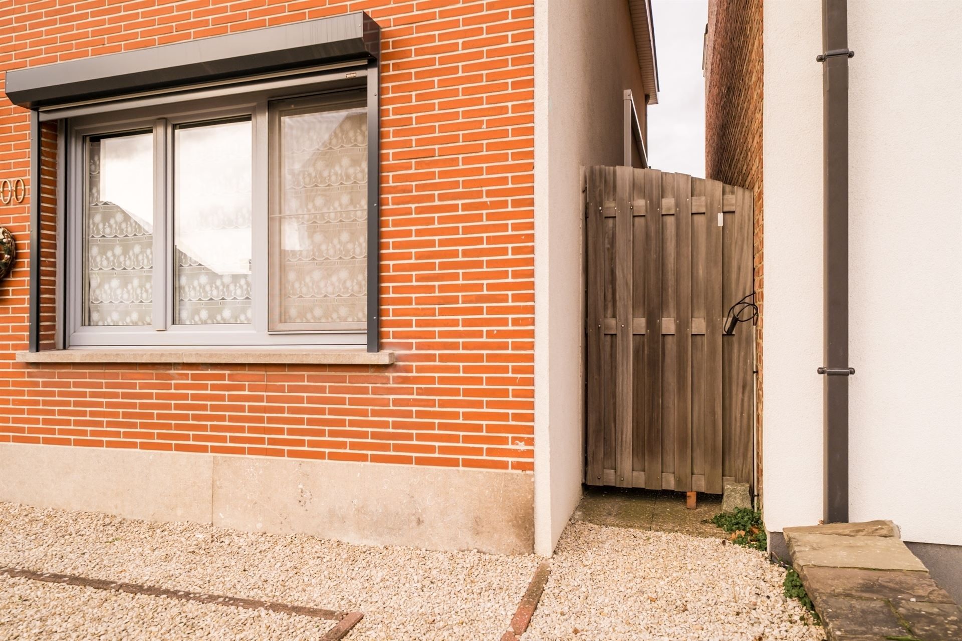 Zeer gezellige en charmante woning met prachtige tuin, oprit en ruime garage foto 15