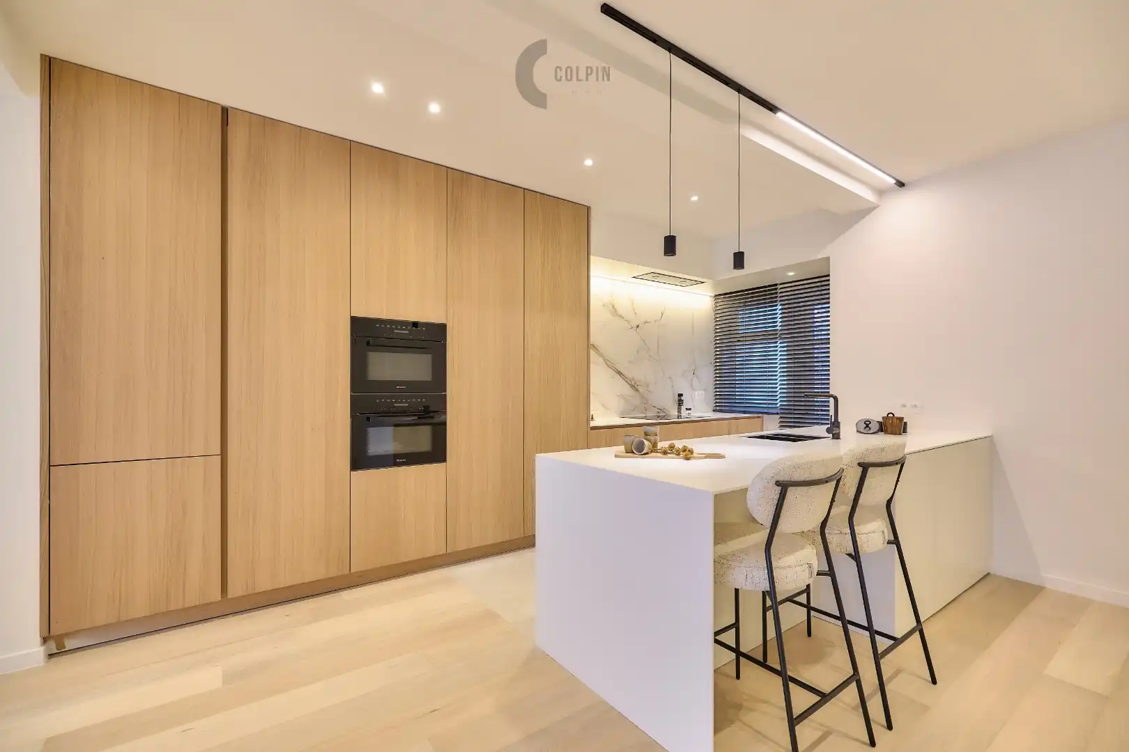 Ruim appartement met 4 slaapkamers en zijdelings zeezicht foto 5