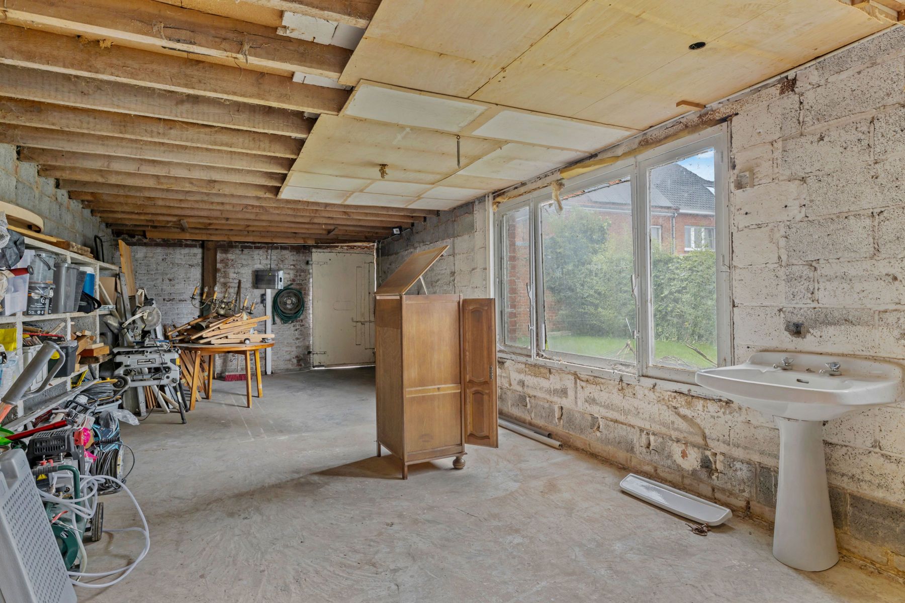 Charmante gerenoveerde woning met ruime garage & magazijn foto 27